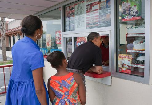 Obamas Visit A Gulf Coast Restaurant