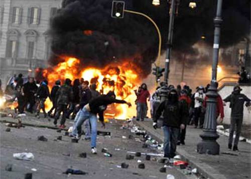 Occupy Wall Street Riots in Rome Picture