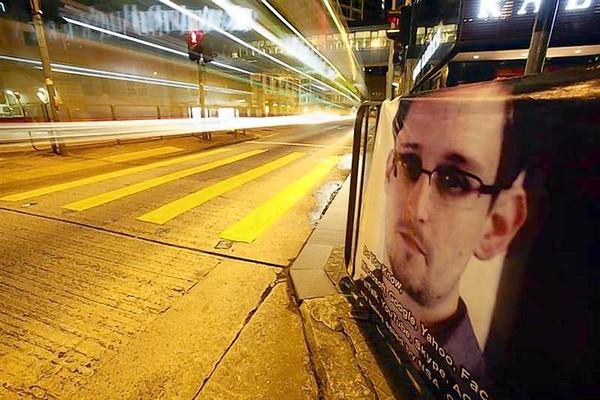 Edward Snowden Fear Flying