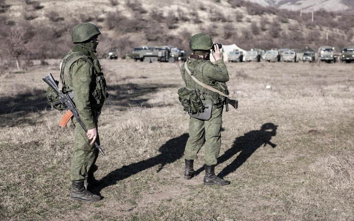 Crimea Occupation Soldiers Binoculars